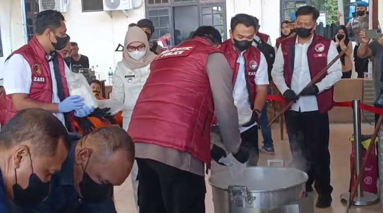 22,6 Kg Sabu Dimusnahkan dengan Larutan Deterjen