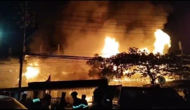 4 Rumah di Samping Stadion 17 Mei Terbakar