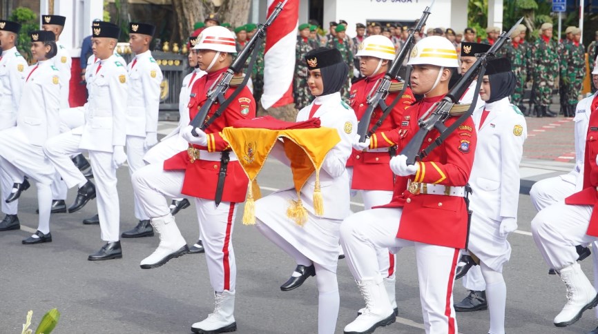 Azakhwa Bangga Terpilih Jadi Pembawa Baki Bendera
