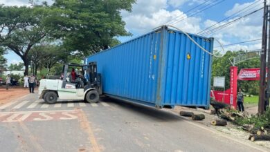 Polisi Dalami Dugaan Kelalaian Sopir Kontainer Terguling di Liang Anggang