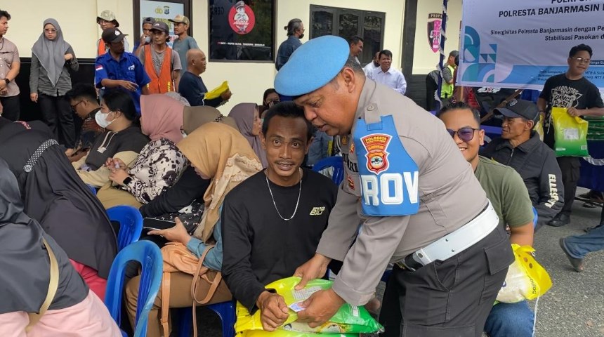 Polresta Bagikan Beras Gratis