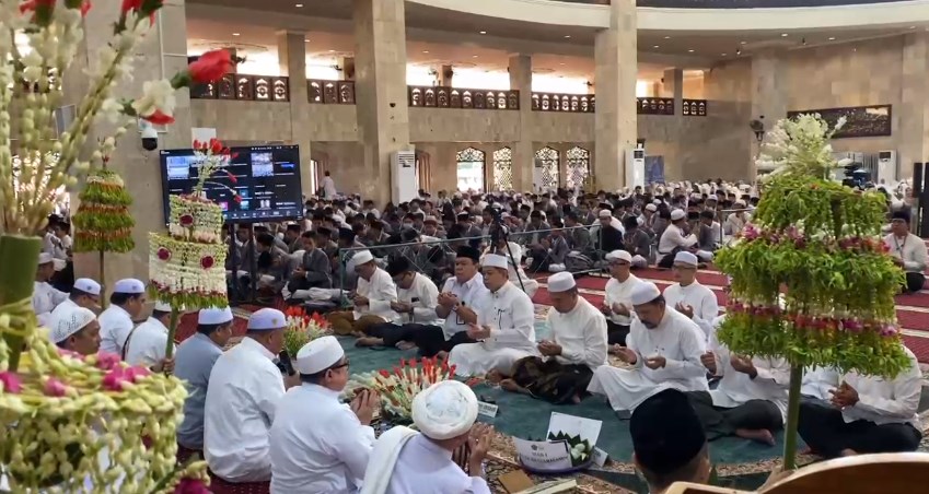 Ribuan Peserta Ikuti Khatam Qur’an dan Salat Hajat