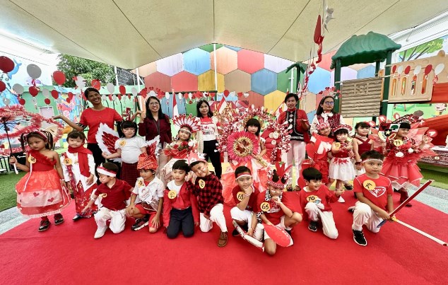 Semarakkan HUT RI, Siswa-Siswi Mitra Kasih School Fashion Show Kenakan Kostum Unik Tema Merah Putih
