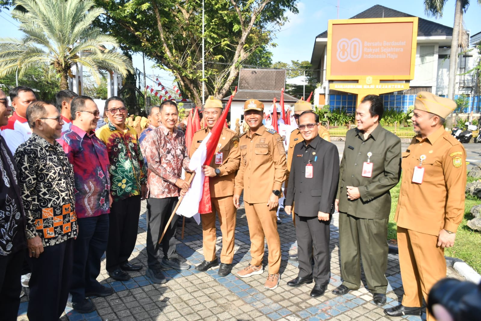 Wali Kota Minta Warga Tidak Ikutan Kibarkan Bendera Selain Merah Putih
