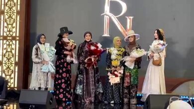 Sasirangan elegan karya FRN by Ferina memukau di Pamor Borneo 2025 Banjarmasin, menegaskan potensi busana Banua ke pasar internasional.