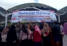 Warga ‘Serbu’ Pasar Murah GPM di Kantor Kecamatan Landasan Ulin