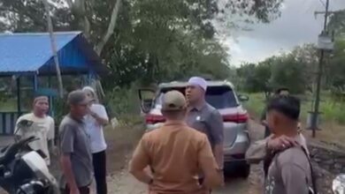 30 Tahun Akses Jalan Warga Desa Lungau Kandangan Dibiarkan Rusak