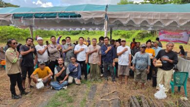 Warga Belitung Darat Dapat Alat Pemadam Kebakaran dari Polda Kalsel