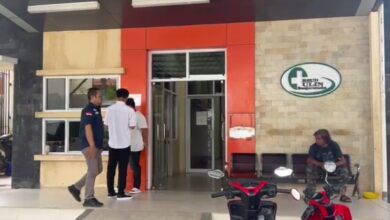 Pekerja Pabrik Tewas Tertimpa Kayu Log, Polisi Selidiki Kasus Tersebut