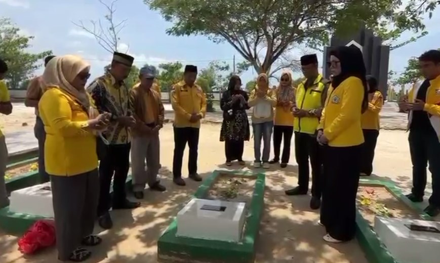 pengurus Partai Golkar memulai rangkaian ziarah makam ke Taman Makam Pahlawan