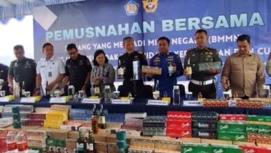 Bea cukai kalsel musnahkan roko ilegal