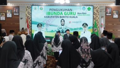 Pengukuhan Hj. Noor Hayati Bahrul Ilmi Sebagai Ibunda Guru PGRI Barito Kuala