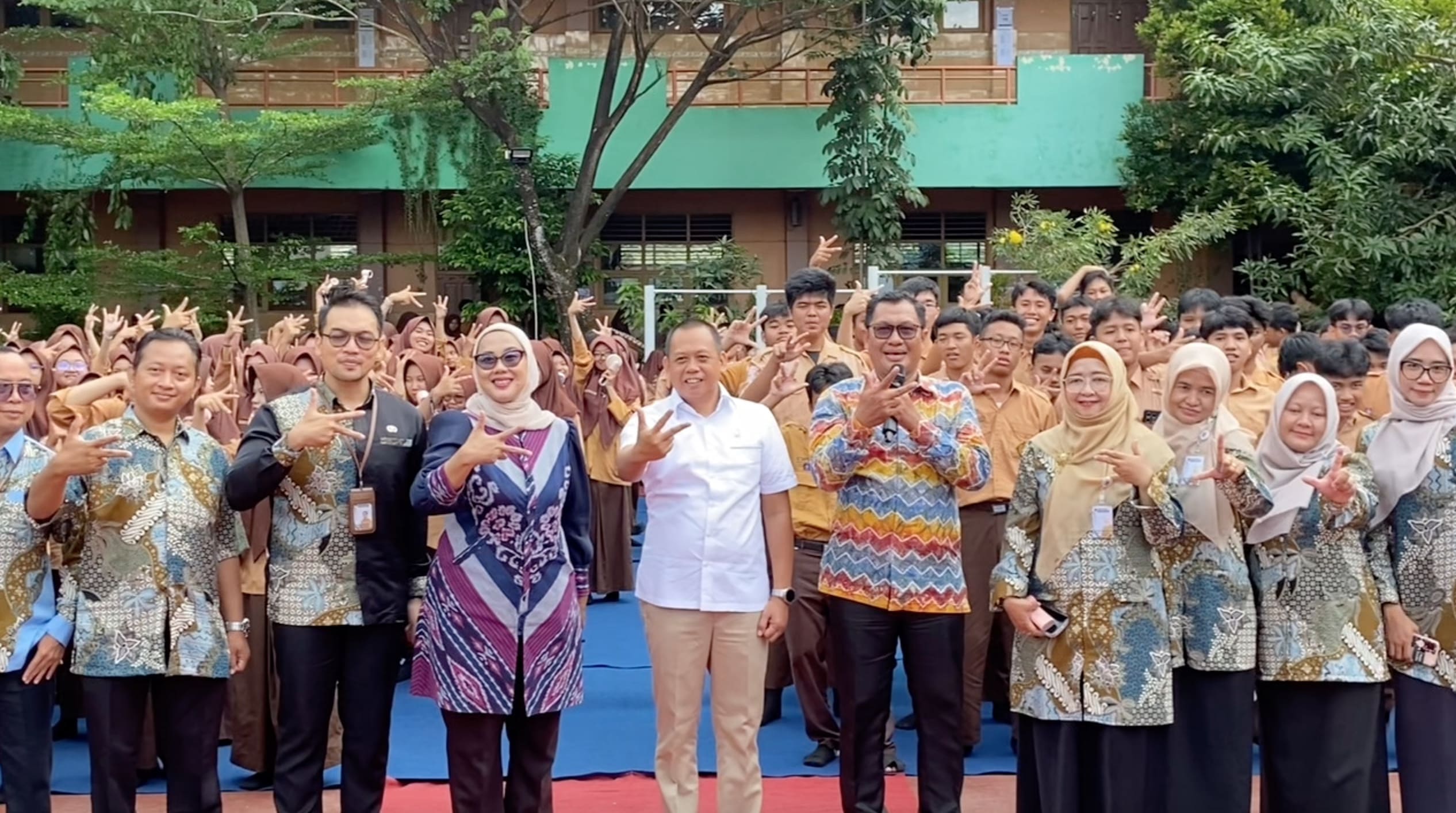 KPID Kalsel Goes to school