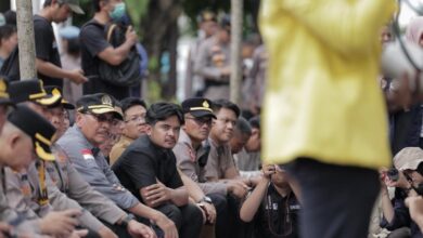 Ketua DPRD Kalsel Berbaur Duduk di Jalan, Temui Aksi Massa BEM se-Kalsel