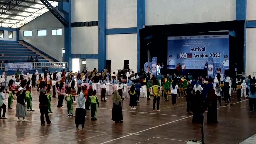 Ratusan Peserta Ikuti Festival BKOM Aerobic 2025 di GOR Rudy Resnawan