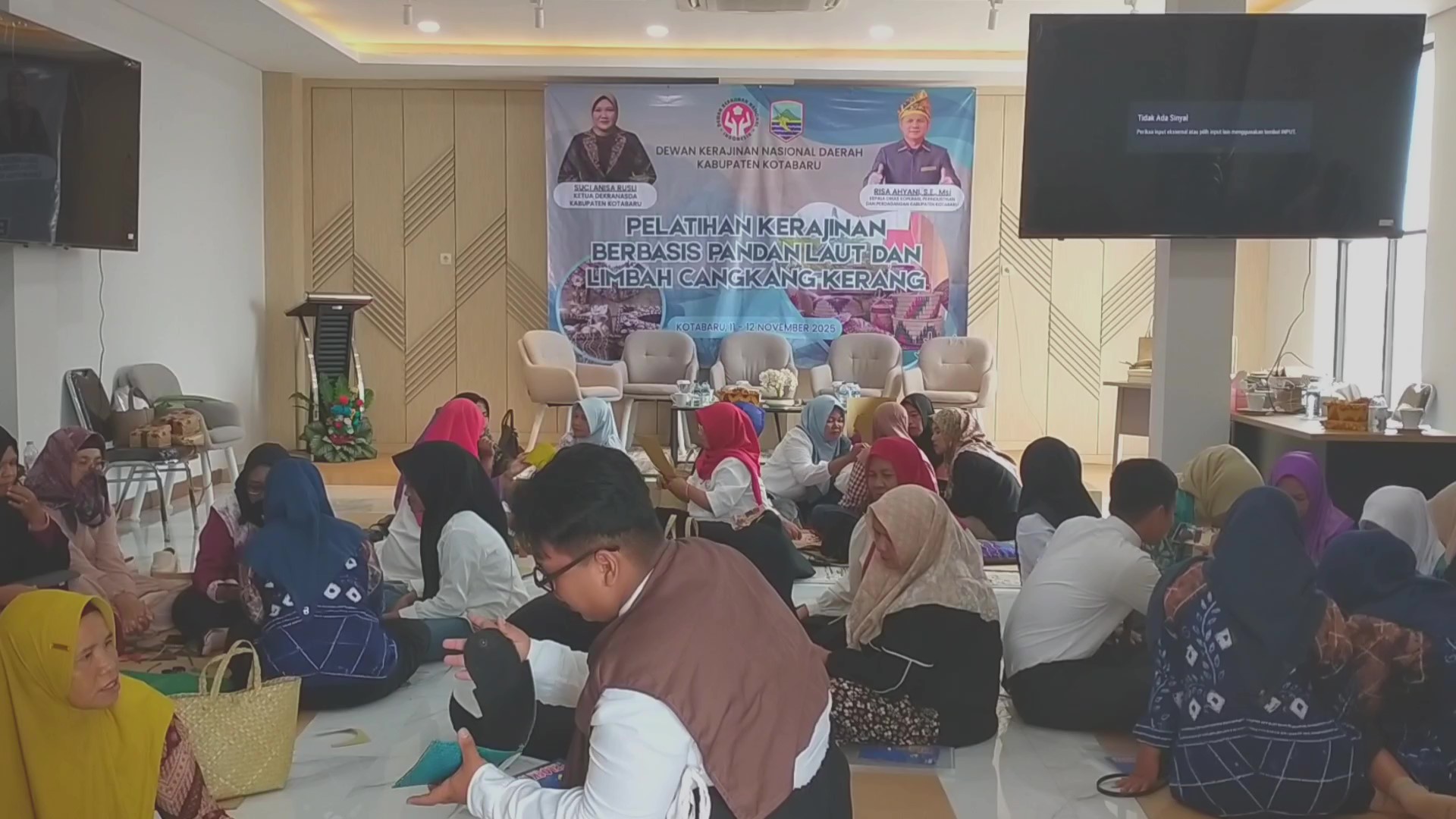 Rita ‘Sulap’ Pandan Laut Jadi Produk Seni Bernilai Rupiah