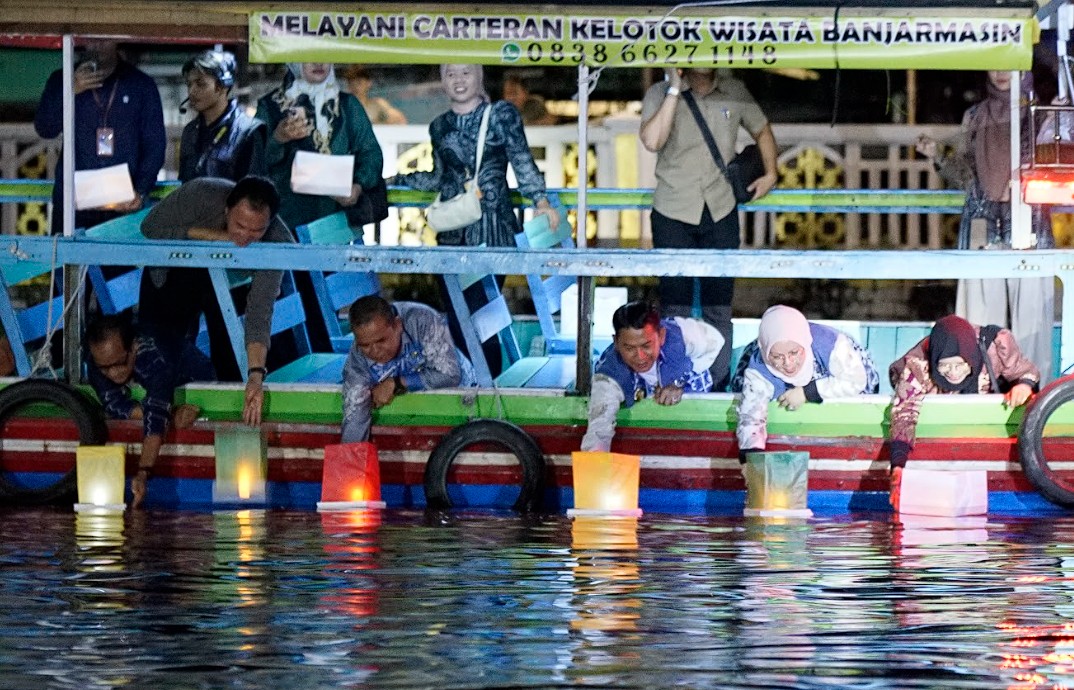 pelepasan lampion di cangkurah siring mitra plaza