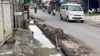 pengerjaan drainase di kawasan pembangunan