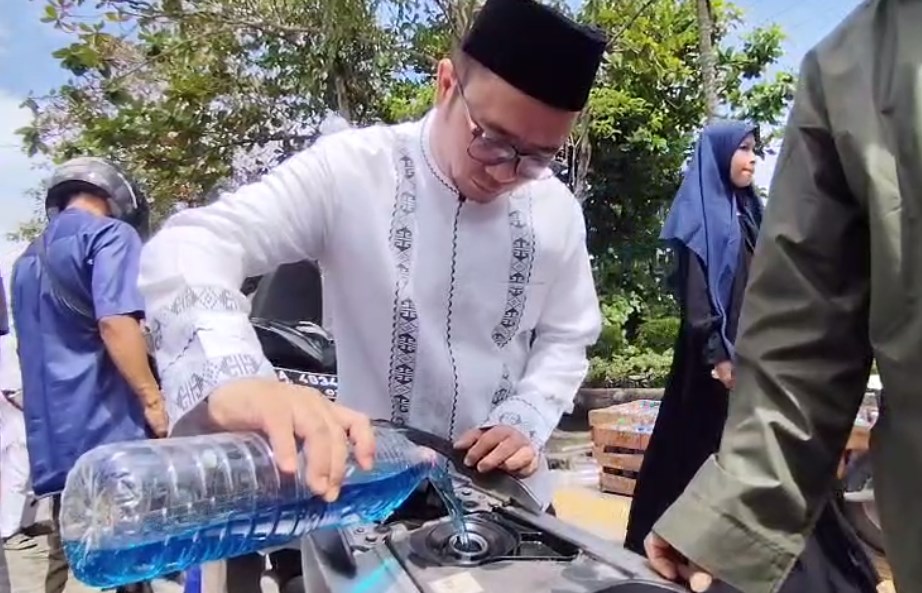 PT Bangun Banua Bagikan 2.000 Liter BBM Gratis (Foto : Duta TV)