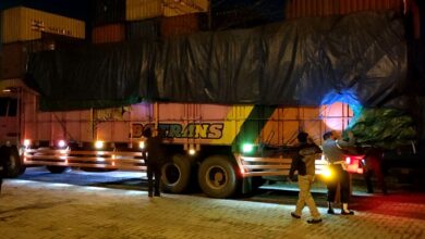 Balai Karantina Periksa Truk di Pelabuhan Trisakti