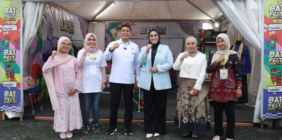 Semangat kolaborasi dan pelestarian budaya mewarnai pembukaan Batulicin Festival (Batfest) 2025. Acara megah ini resmi dibuka di kawasan Jhonlin