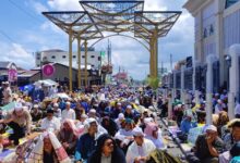 Jemaah Salat Jum’at di Masjid Pancasila Sekumpul Membludak