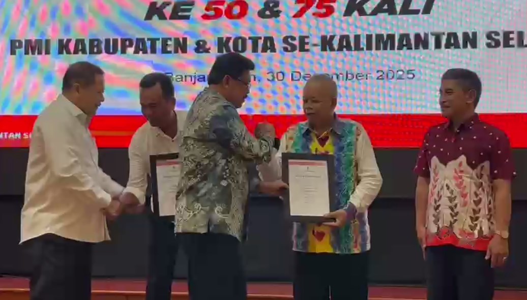 PMI Kalsel Beri Penghargaan Kepada 445 Pendonor