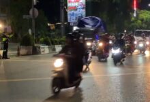 Satlantas Polresta Banjarmasin Tutup Jalan ke Arah Pramuka, Arus Balik ke Banjarmasin Ramai Lancar