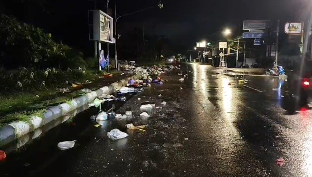 tumpukan sampah di zafri zam zam