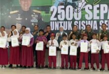 Amel Senang Dapat Sepatu Baru