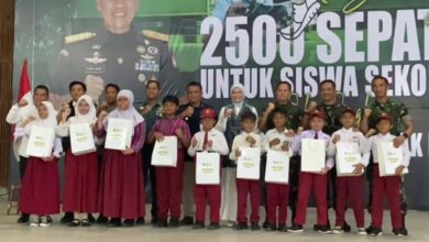 Amel Senang Dapat Sepatu Baru