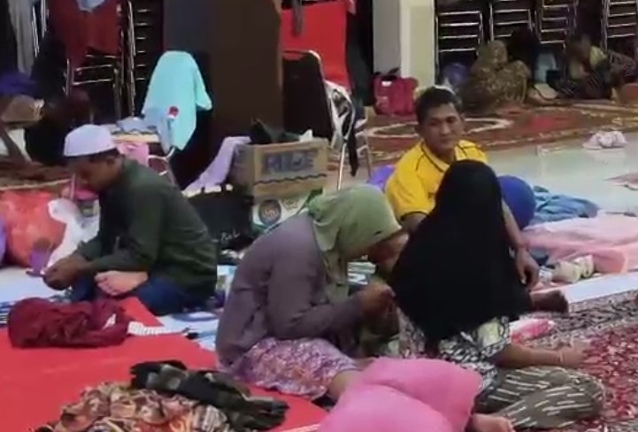 Bincau Kebanjiran, Warga Bertahan Mengungsi Di Aula Disdik Banjar