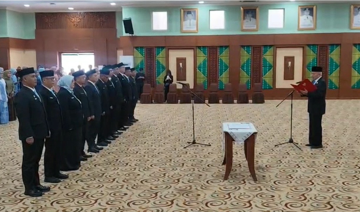 muhudin lantik pejabat eslon II