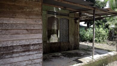 Bantuan Tak Kunjung Datang, Majidi Bertahan di Rumah Nyaris Roboh