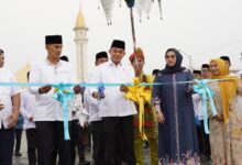 Bupati Tanah Bumbu Andi Rudi Latif membuka secara resmi Aksi Bajual Wadai 2026 di Lapangan Depan Masjid Al-Falah, Simpang Empat,