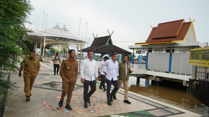 Wali Kota Percepat Penataan Siring Sungai Martapura Depan Balai Kota