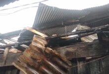 Angin Kencang Rusak Atap Rumah Warga