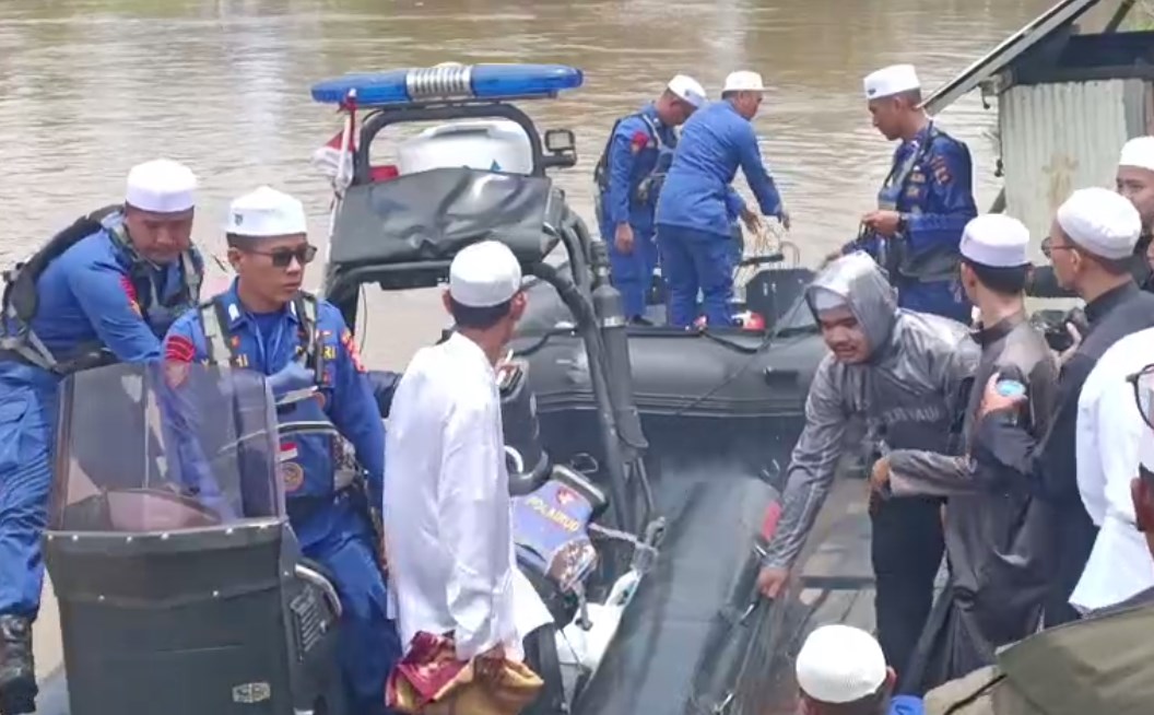 Aparat Gabungan Amankan Jalur Sungai Bagi Jemaah Haul ke-220 Datu Kelampayan