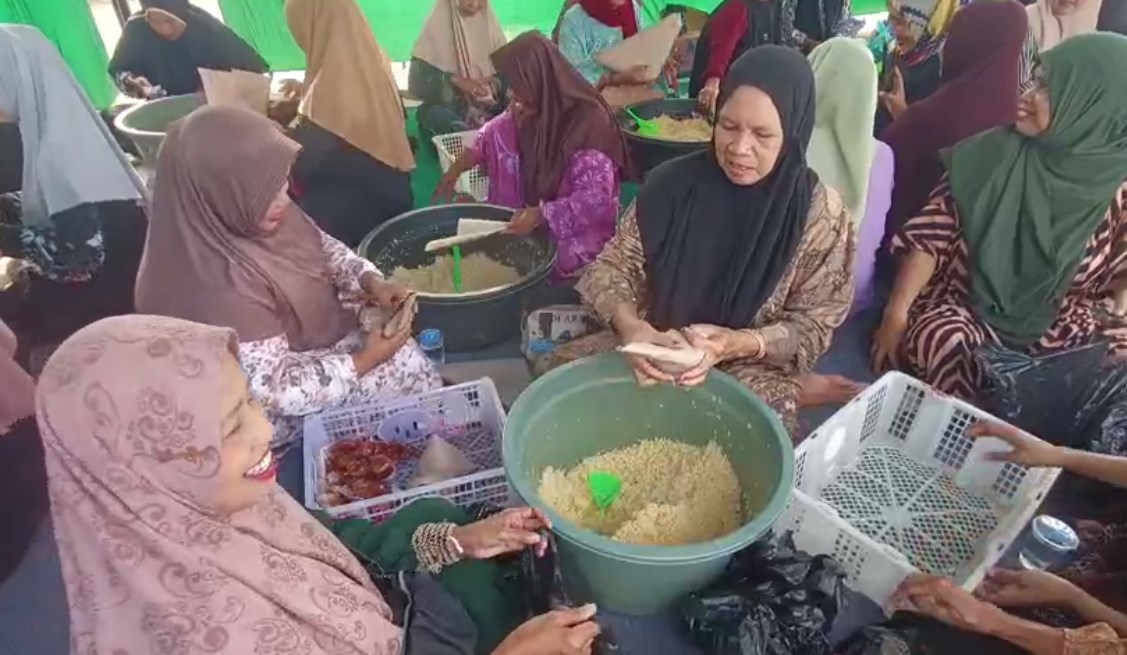 Dapur Umum 16 Melayu Tengah Siapkan 1.500 Bungkus Nasi Samin
