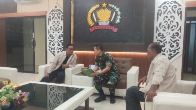 PERTEMUAN – Ketua Umum FORKI Kalimantan Selatan H. Sahbirin Noor atau Paman Birin bertemu dengan Danrem 101/Antasari Brigjen TNI Ilham Yunus di Banjarmasin, Selasa (10/3/2026).
