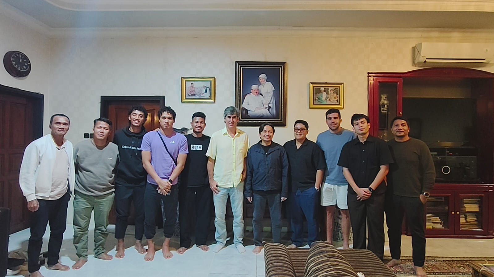 pertemuan dengan pelatih, pemain, serta suporter Barito Putera