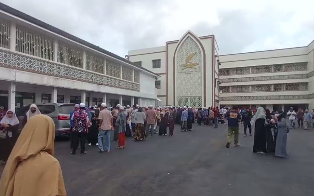Ribuan Petugas Lapangan dan Guru Ngaji Terima Santunan Lebaran