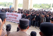 Ratusan Eks Karyawan PT HJS dan PT PUI Unjuk Rasa