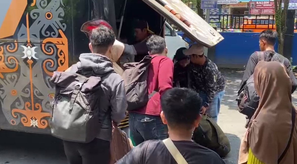 Terminal Km 6 Banjarmasin Dipenuhi Pemudik