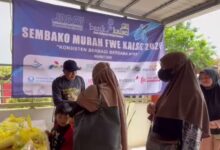 Warga Andai Jaya Persada Terbantu Paket Sembako Murah Rp 25 Ribu