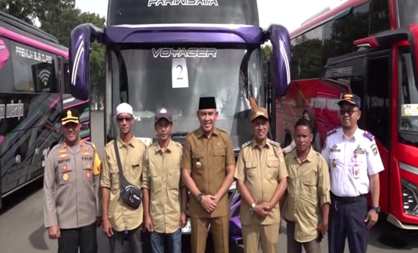 Bupati Tanah Laut Melepas Keberangkatan 123 Pemudik