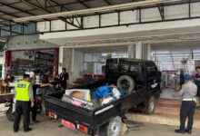 Mobil Pickup Dishub Tanah Laut Seruduk Parkiran Alfamart, Satu Warga Luka-Luka