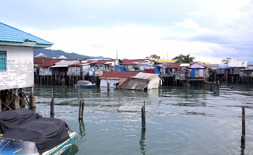 Rumah Roboh Di Pelabuhan 4 Serangkai