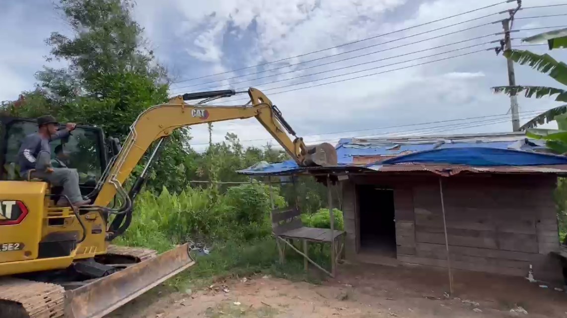 Satpol PP Bongkar “Warung Jablay” di Gambut