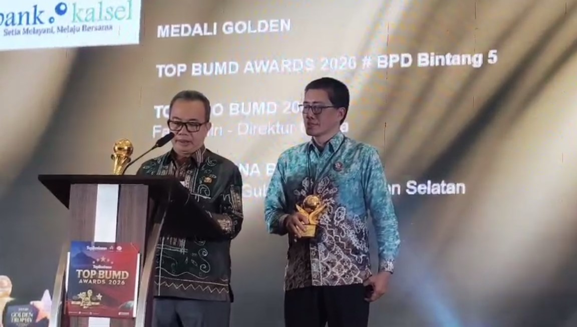 Dirut Bank Kalsel Fachrudin Raih Top CEO BUMD